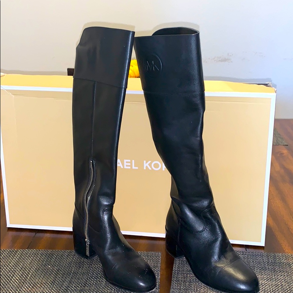 Michael Kors boots no scratches like new size 5.5